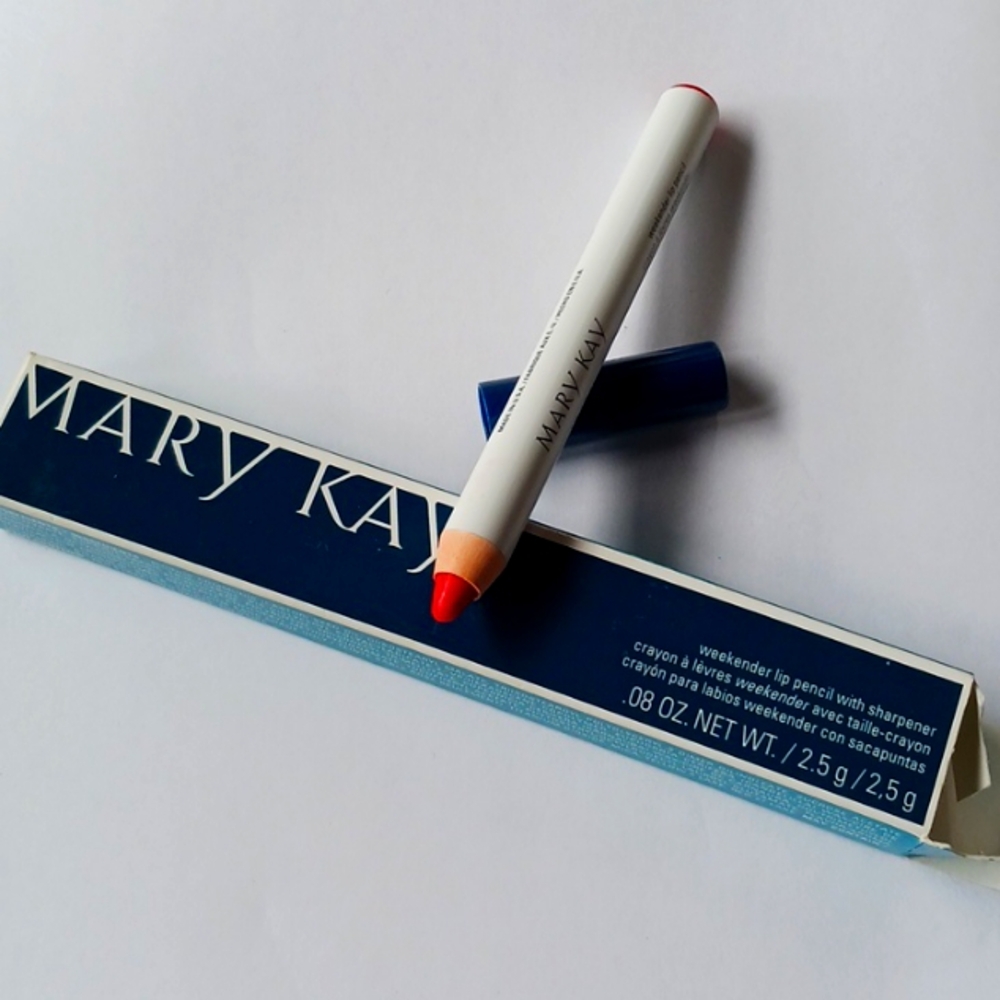 Mary Kay Weekender lip pencil with sharpener Coral Stone